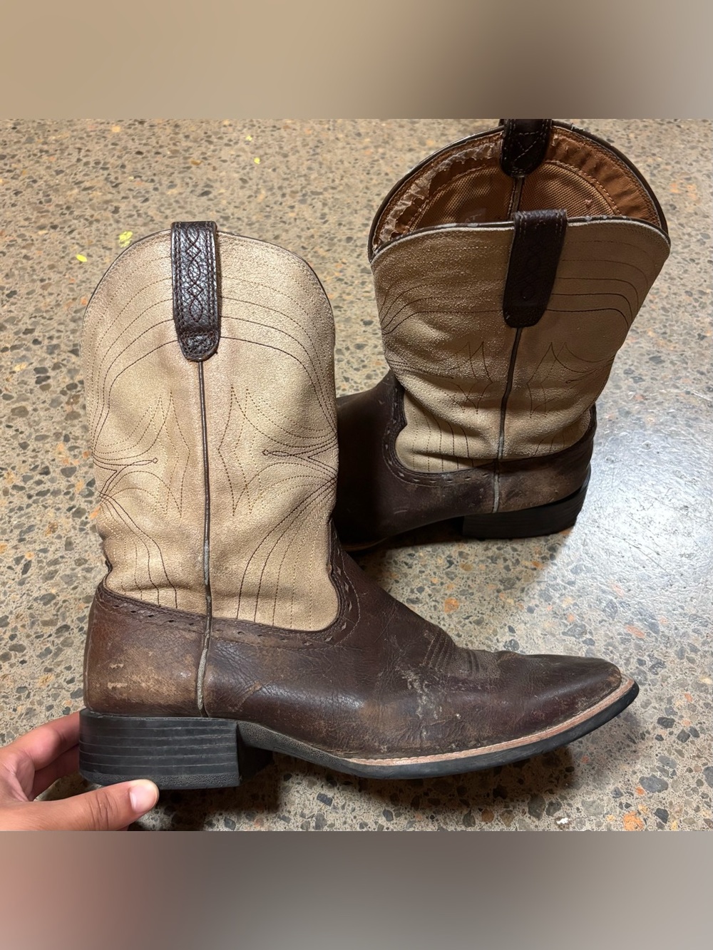 Ariat Square Toe Cowboy Boots (Men’s 12) Leather, Stitching, Brown, Tan